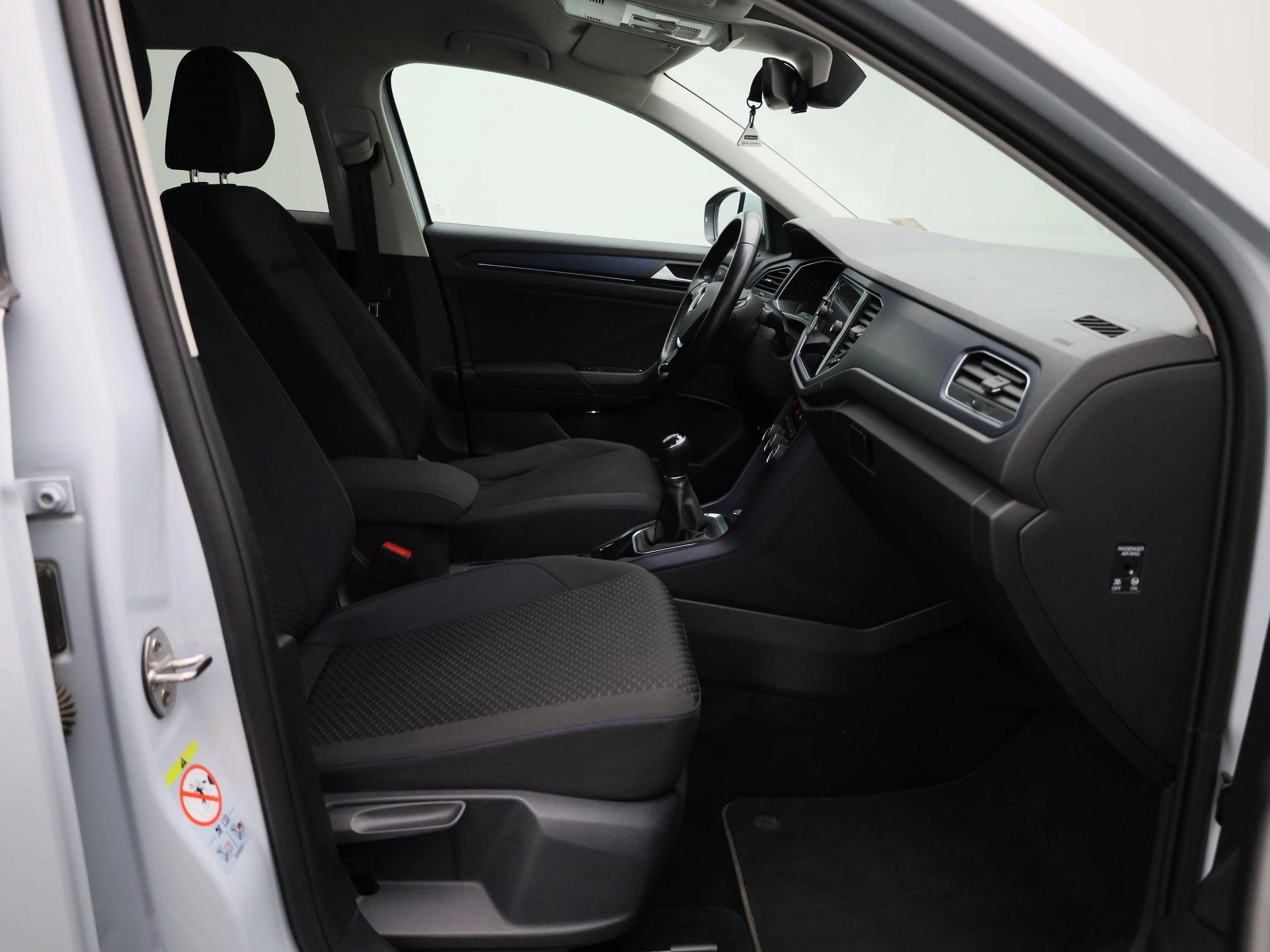 Volkswagen-T-Roc-image-36