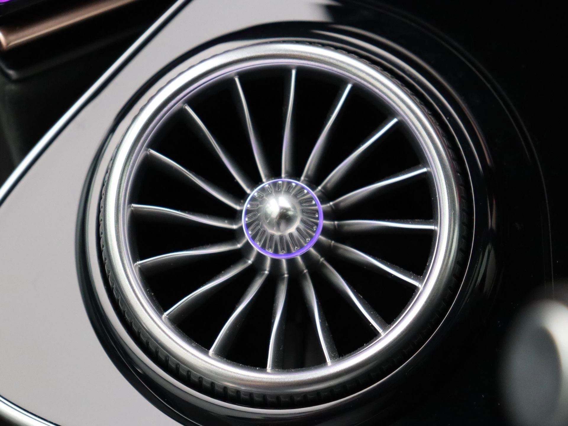 Mercedes-Benz-EQE-image-31