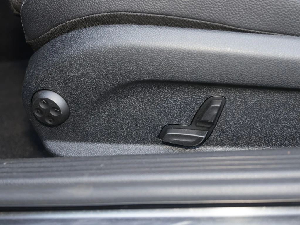 Mercedes-Benz-C-Klasse-image-11