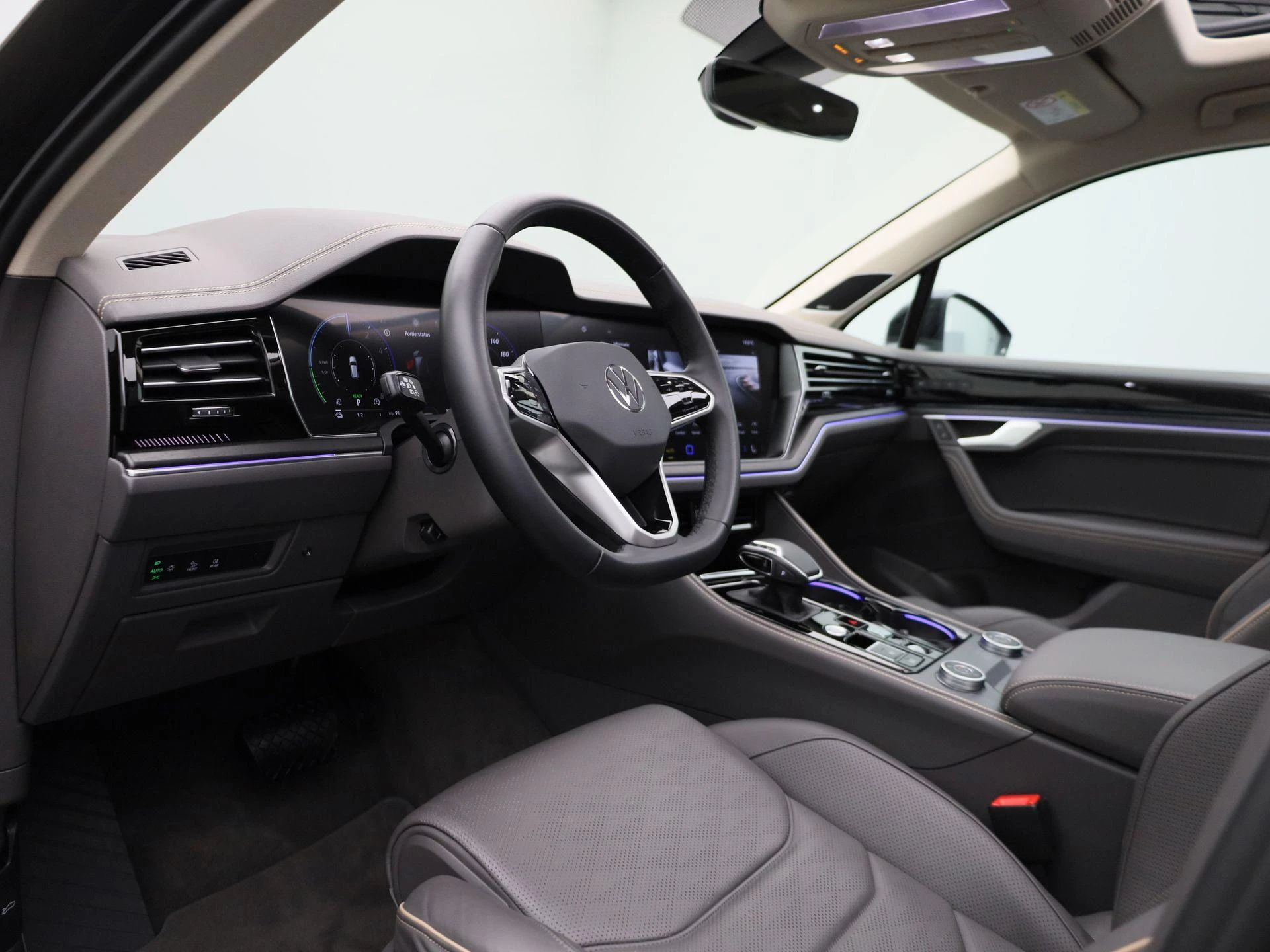 Volkswagen-Touareg-image-32