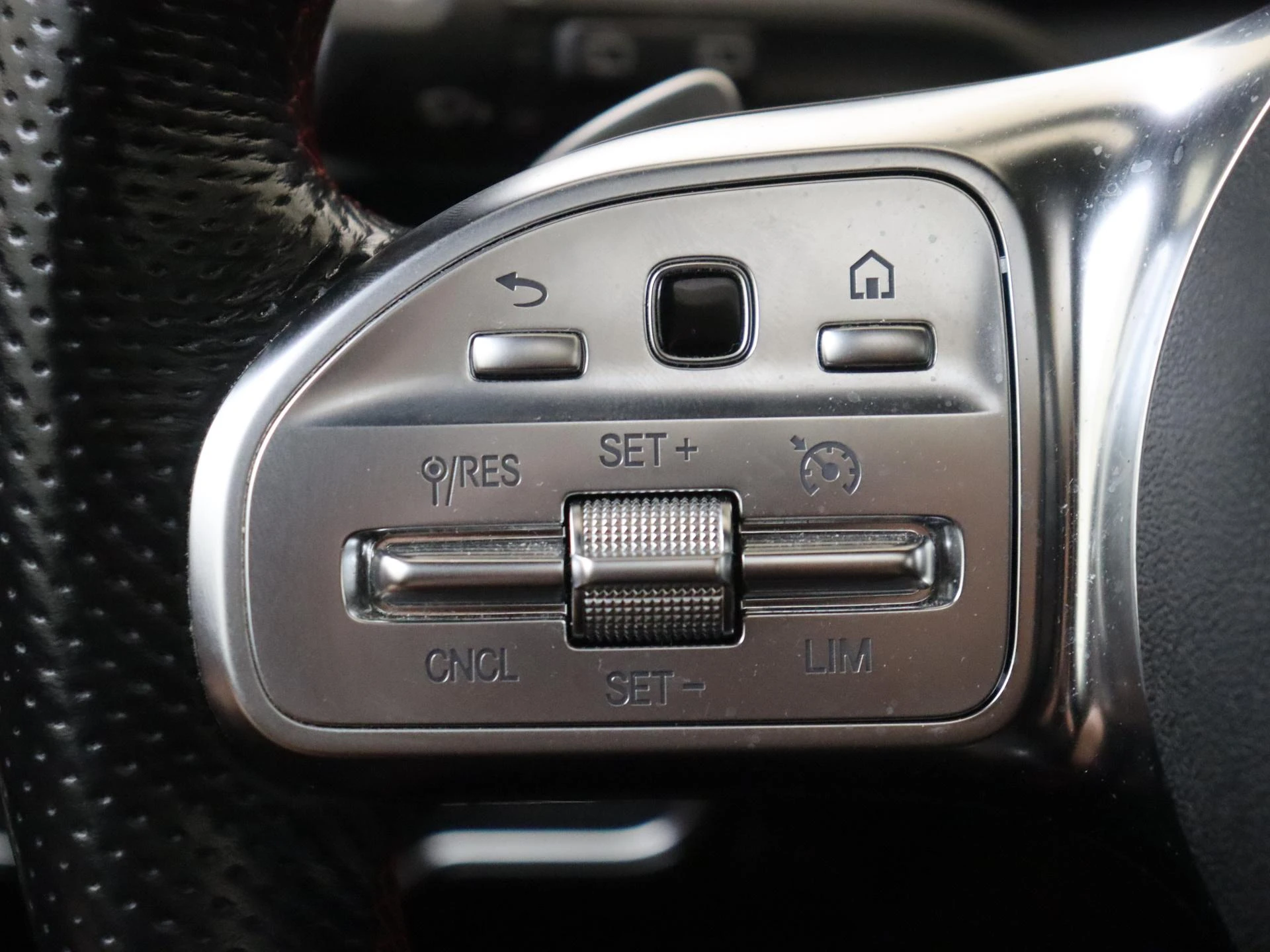 Mercedes-Benz-CLA-image-12