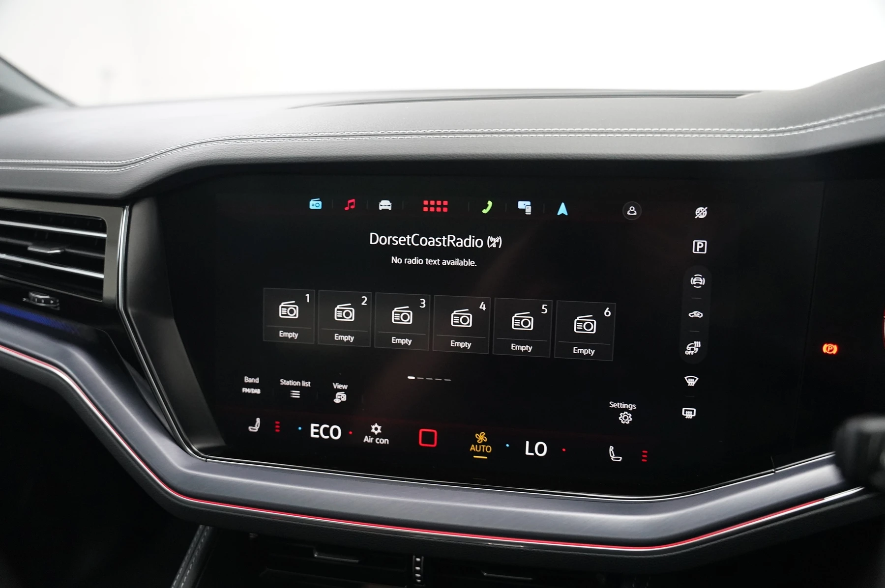 Volkswagen-Touareg-image-25