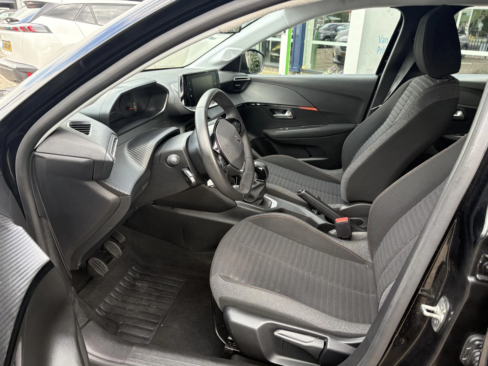 Peugeot-208-image-9