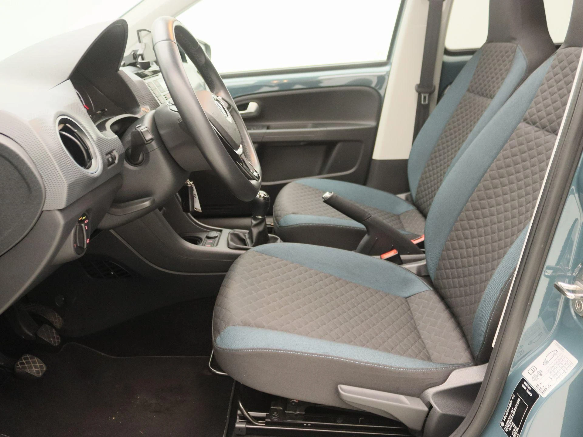 Volkswagen-up!-image-10