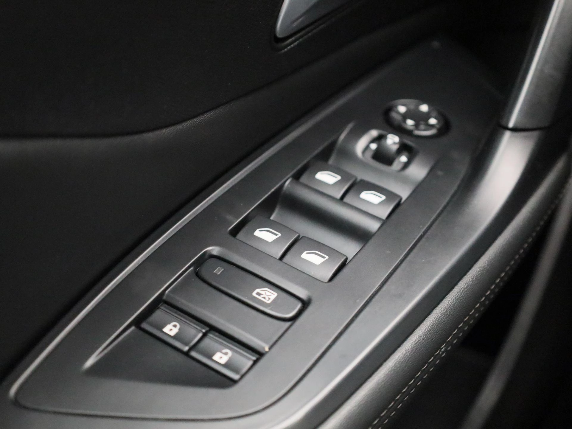 Peugeot-308-image-28