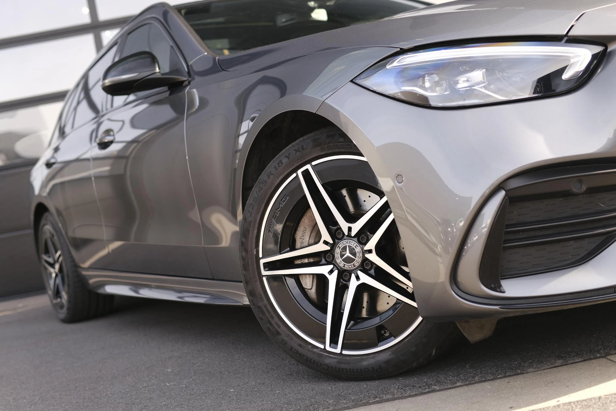 Mercedes-Benz-C-Klasse-image-1