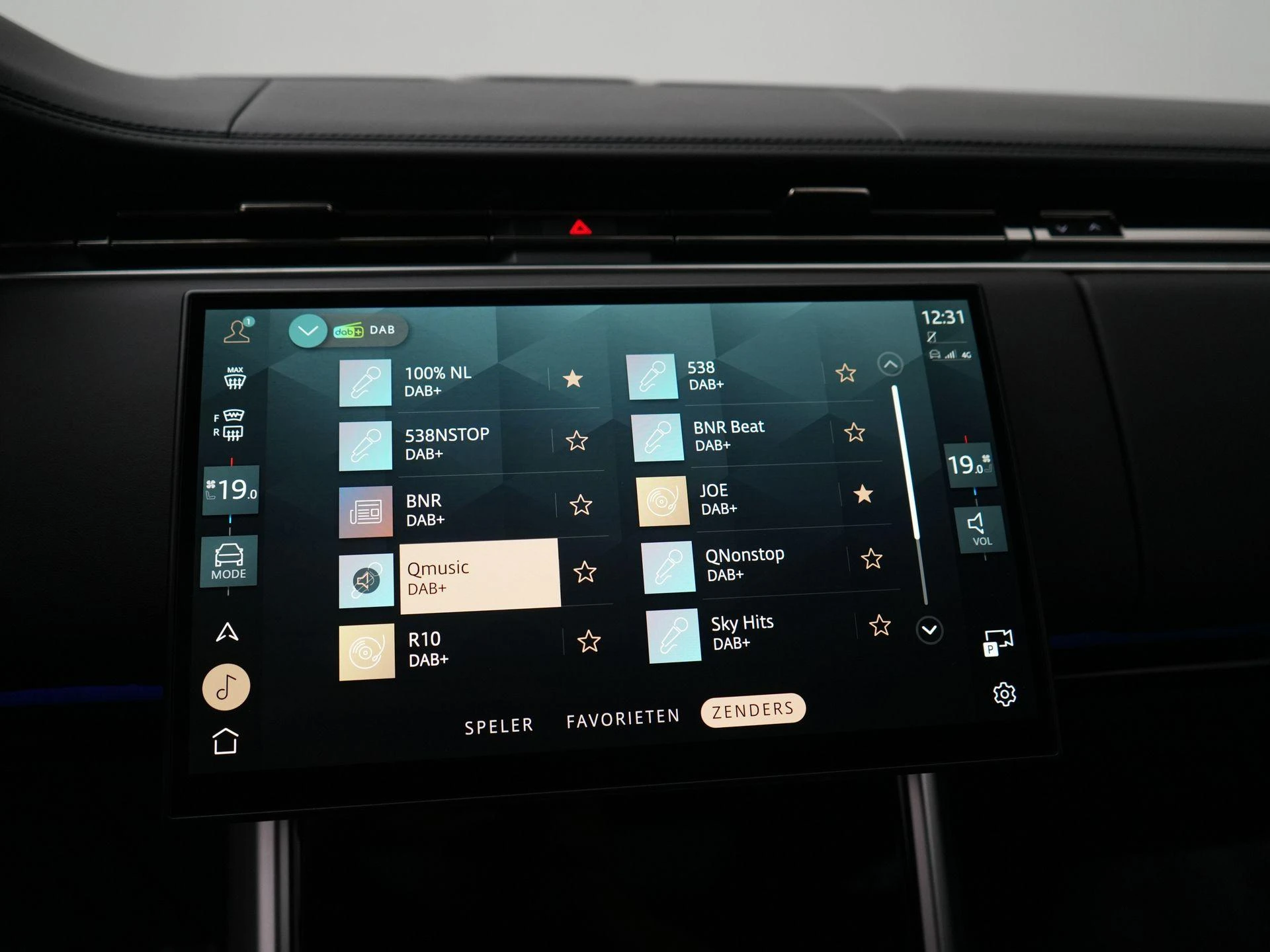 Land Rover-Range Rover-image-24