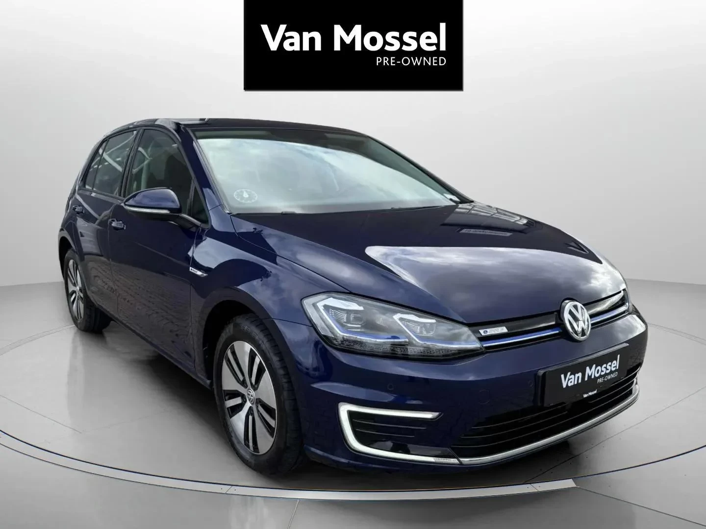 Volkswagen-e-Golf-image-2