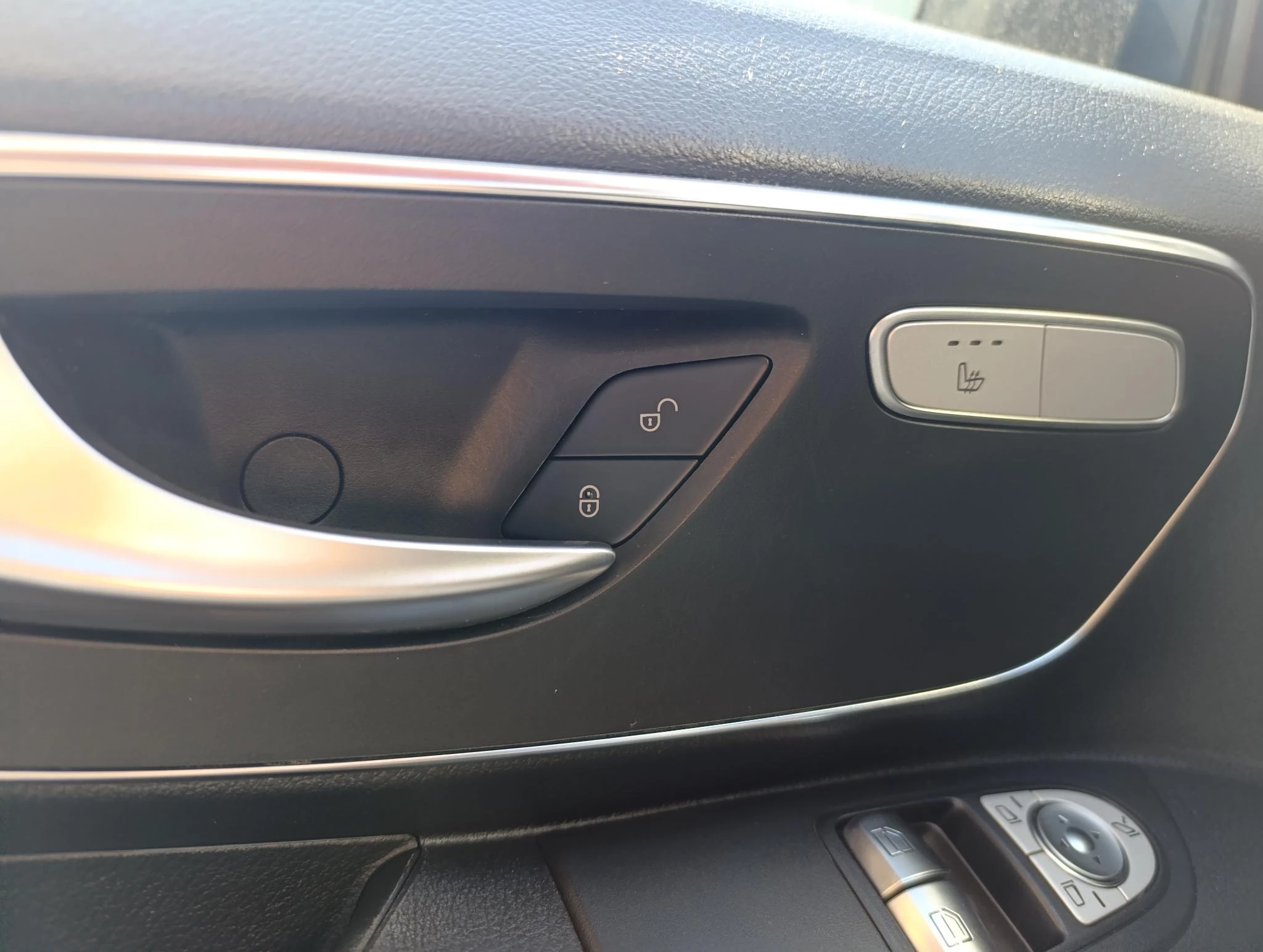 Mercedes-Benz-Vito-image-15