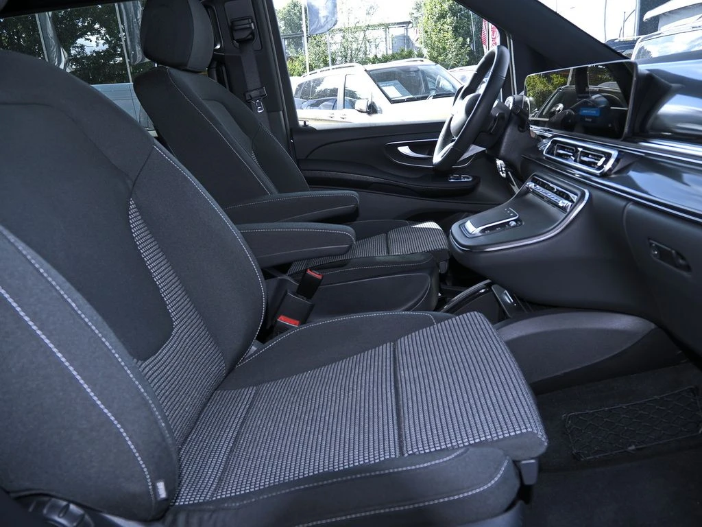 Mercedes-Benz-V-Klasse 220-image-8