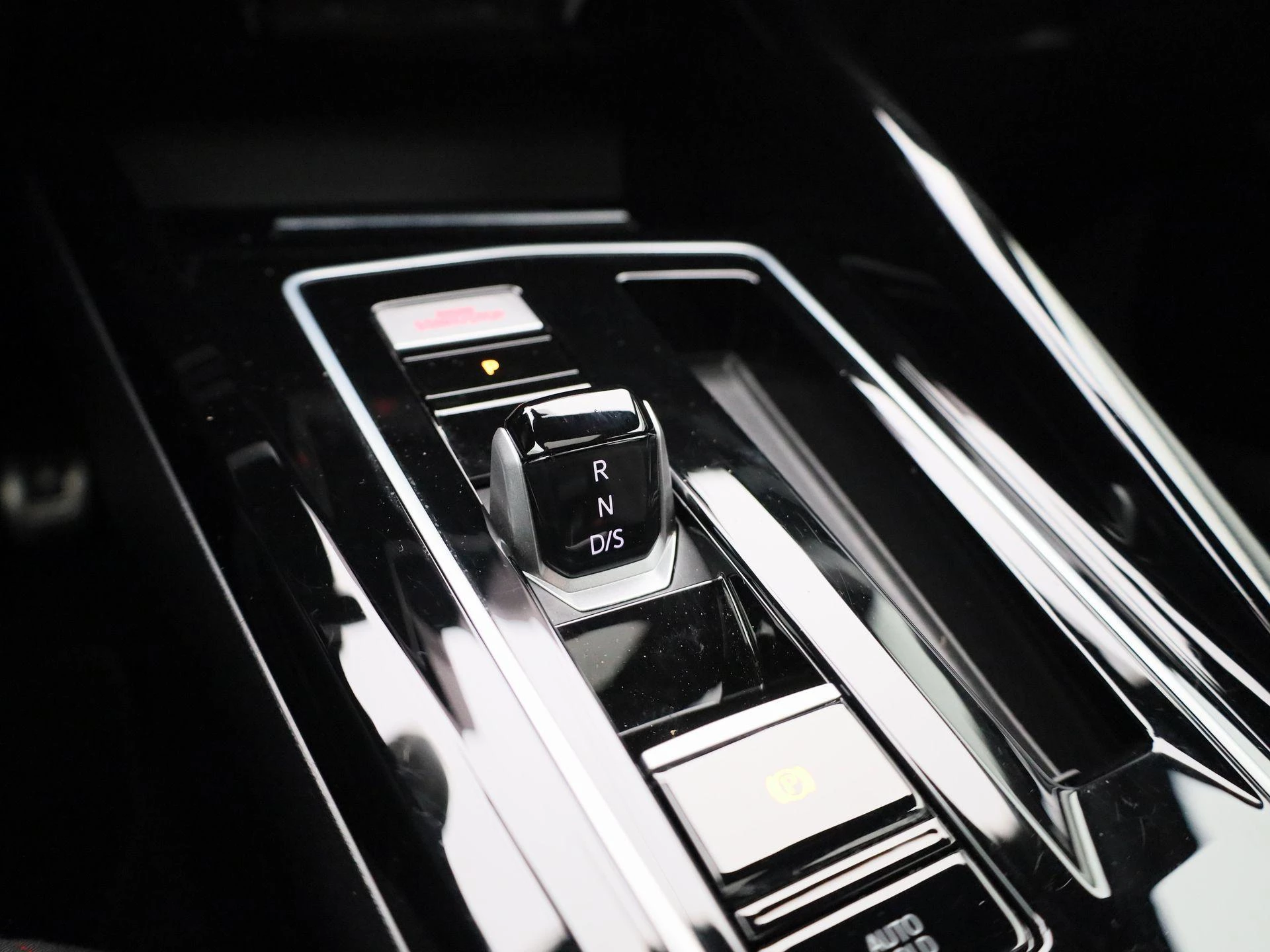 Volkswagen-Golf-image-21