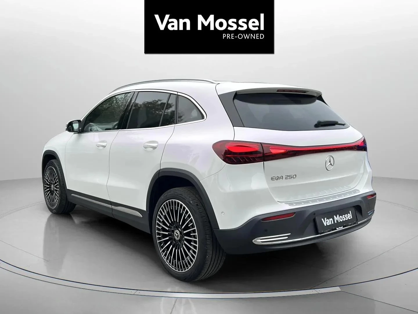 Mercedes-Benz-EQA-image-6