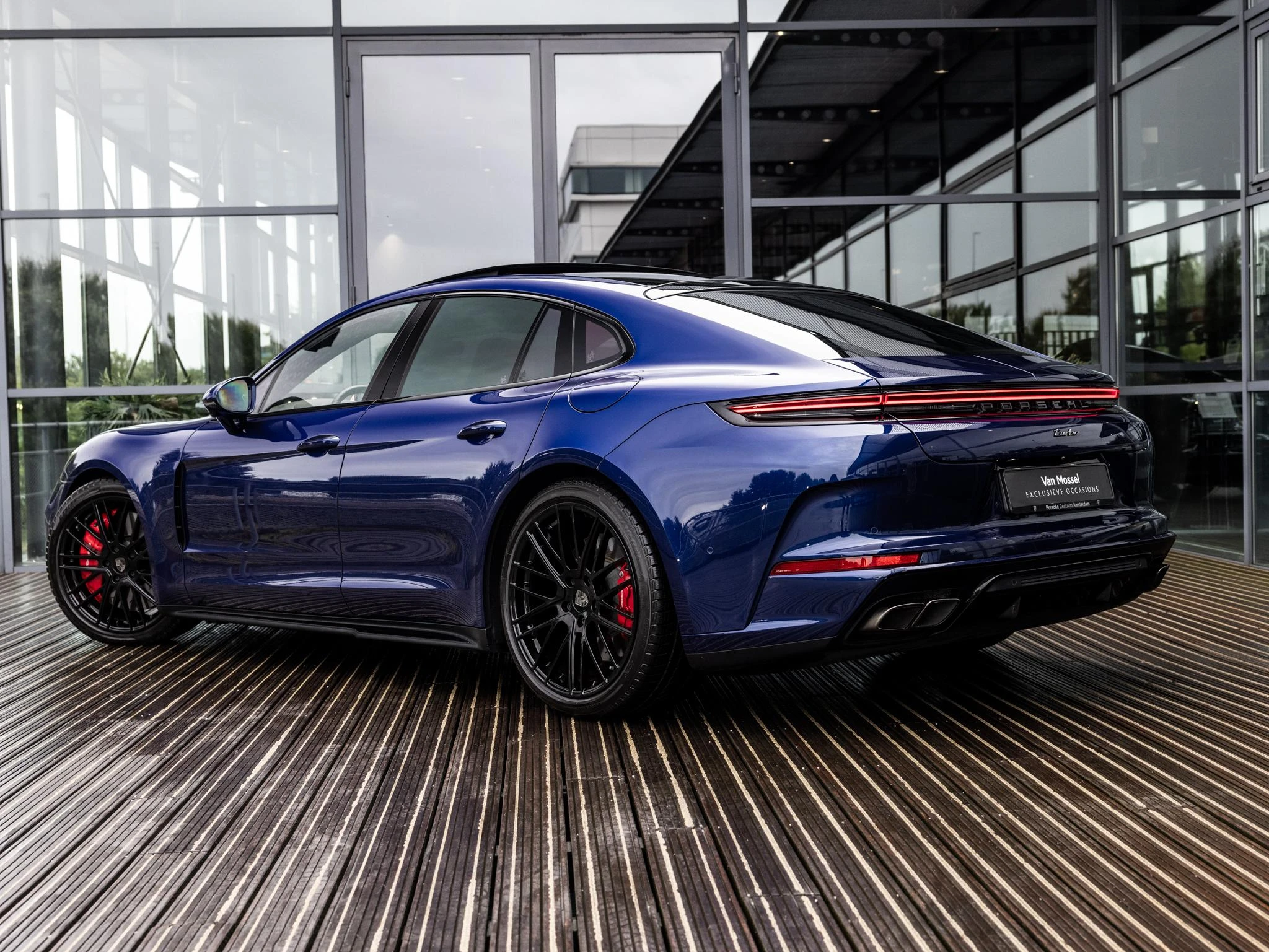Porsche-Panamera-image-3