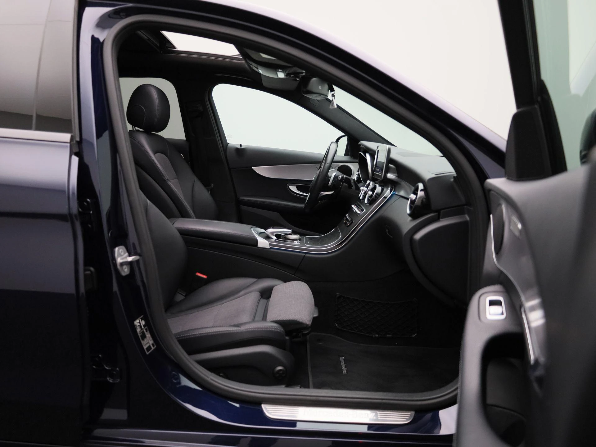 Mercedes-Benz-C-Klasse-image-47