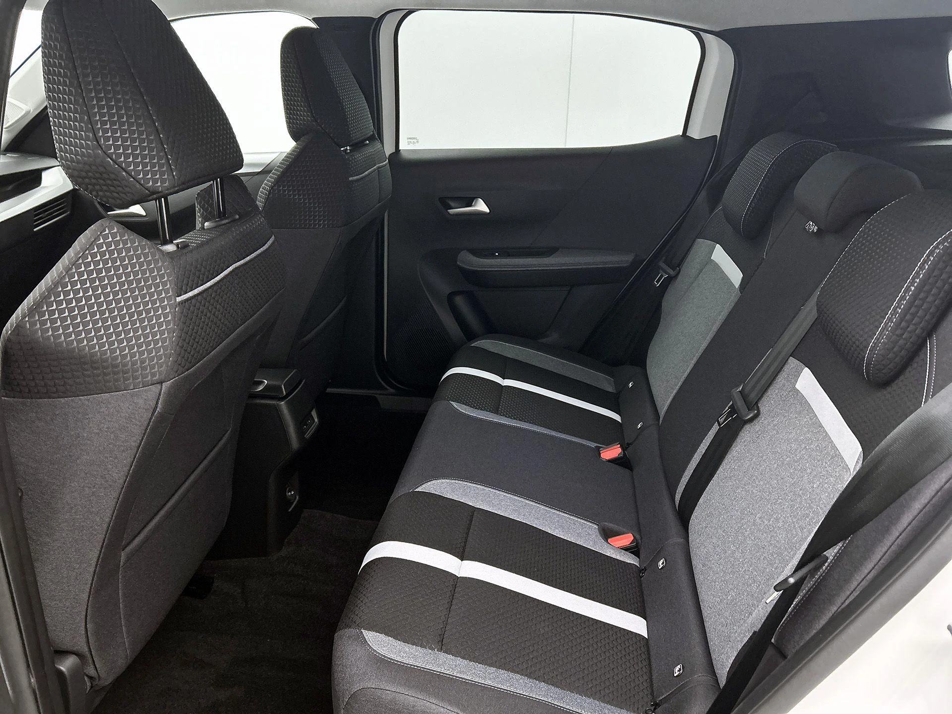 Opel-Frontera-image-26