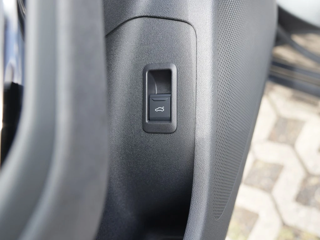 Audi-S6 Avant e-tron-image-18