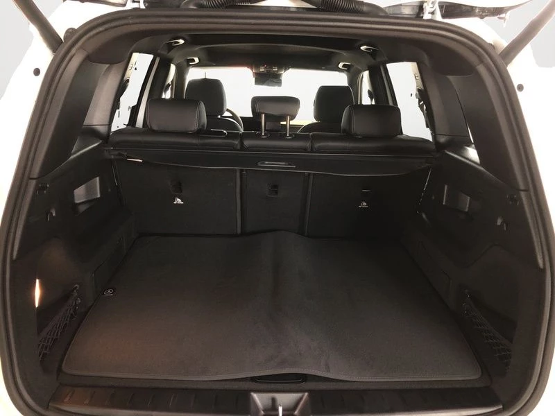 Mercedes-Benz-GLB-image-9