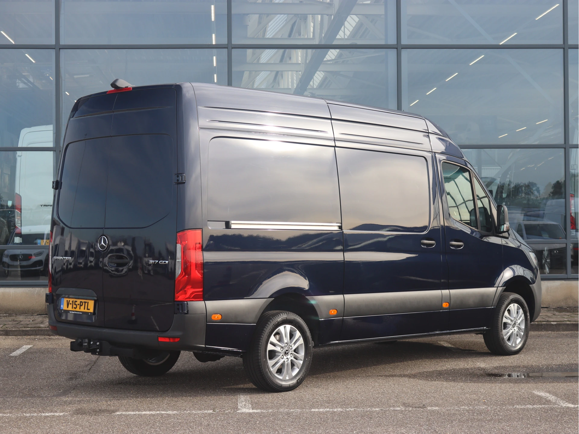 Mercedes-Benz-Sprinter-image-1