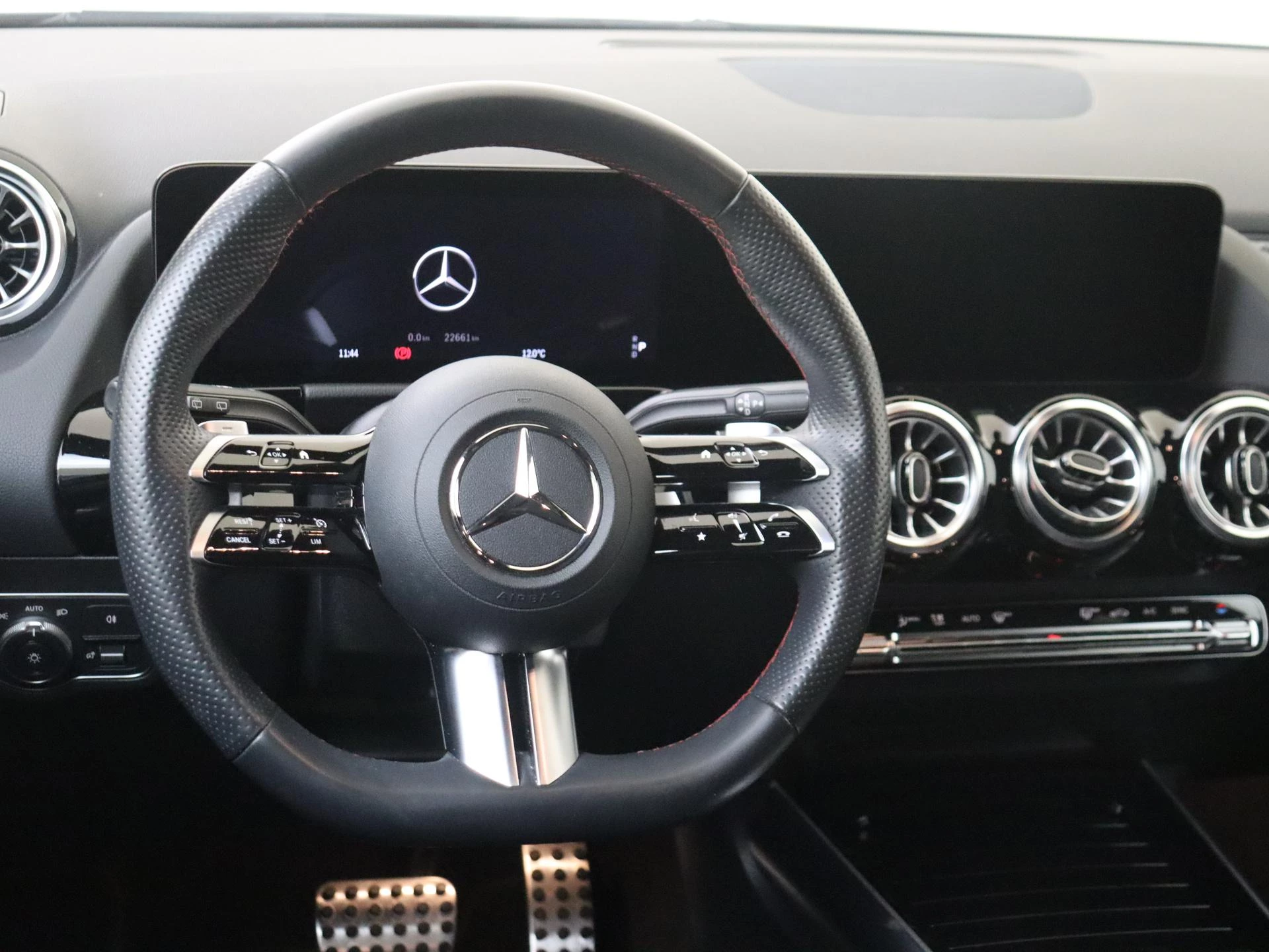 Mercedes-Benz-B-Klasse-image-12