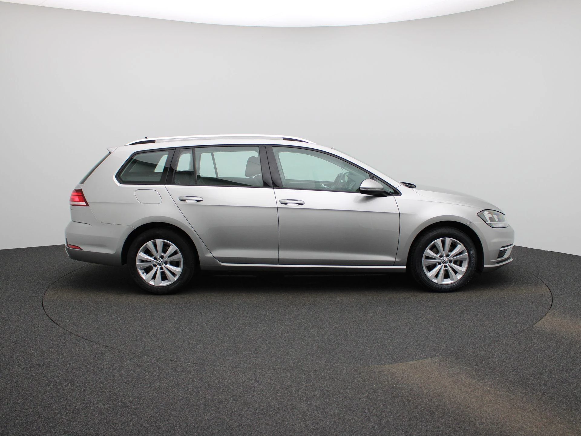 Volkswagen-Golf-image-5