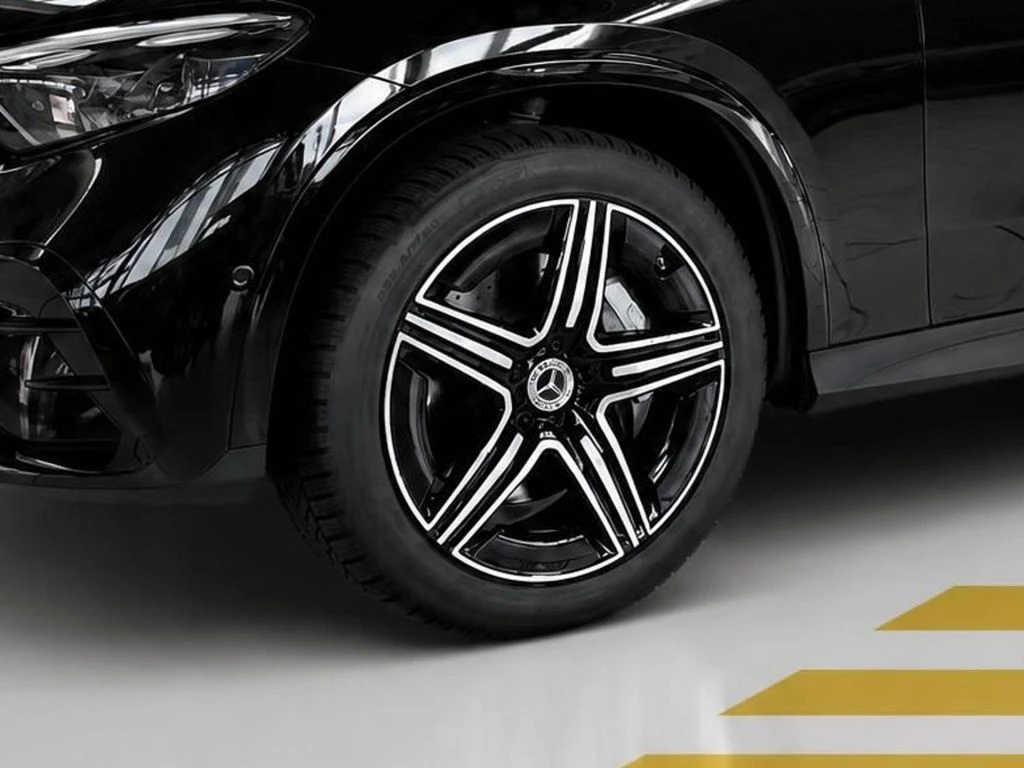 Mercedes-Benz-GLC 220 d-image-5