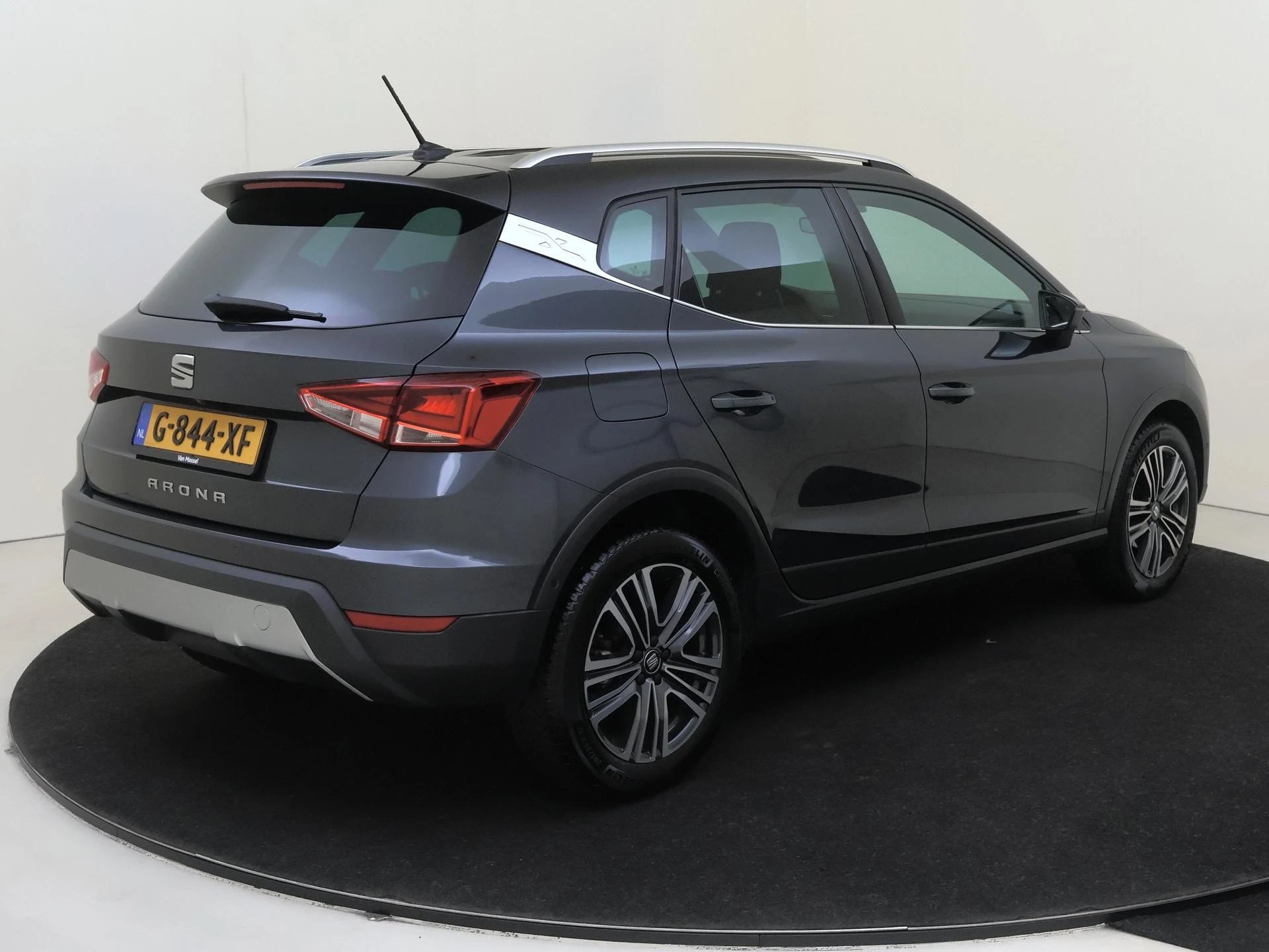 SEAT-Arona-image-3