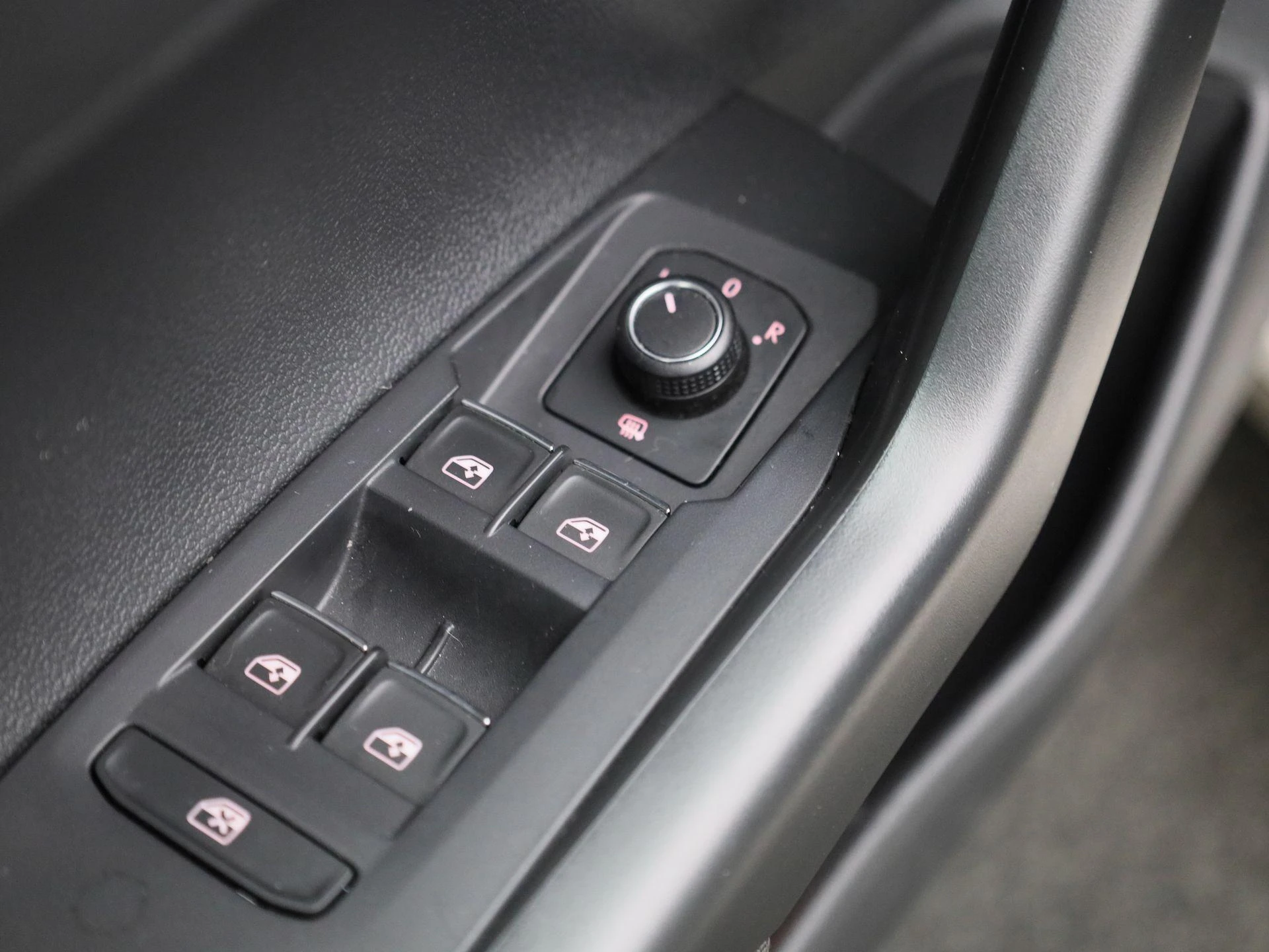 Volkswagen-Polo-image-24