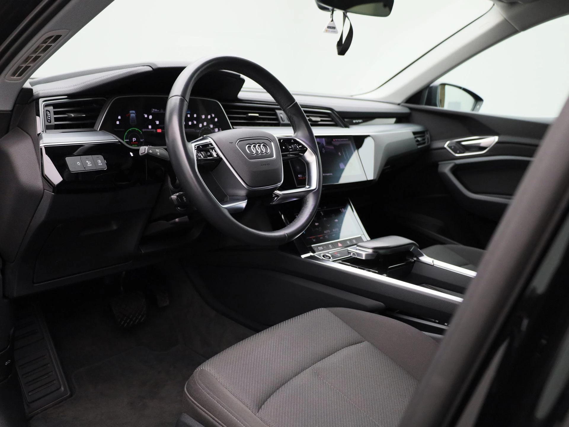 Audi-e-tron-image-13