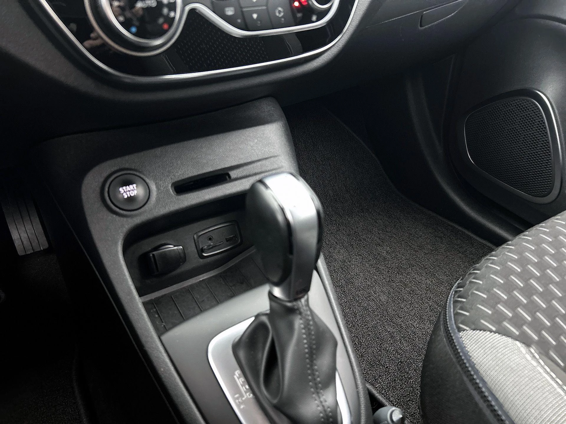 Renault-Captur-image-27