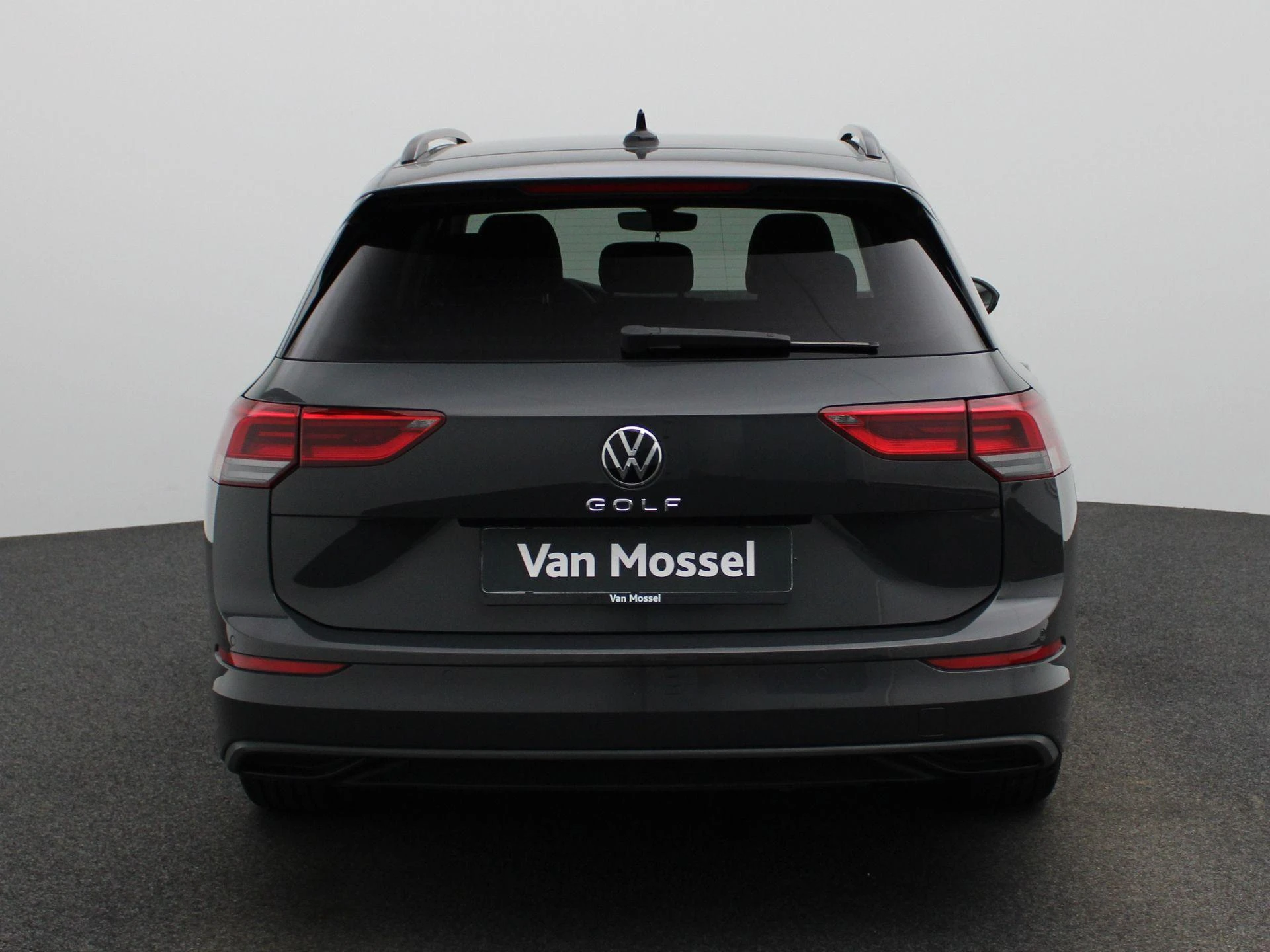 Volkswagen-Golf-image-4