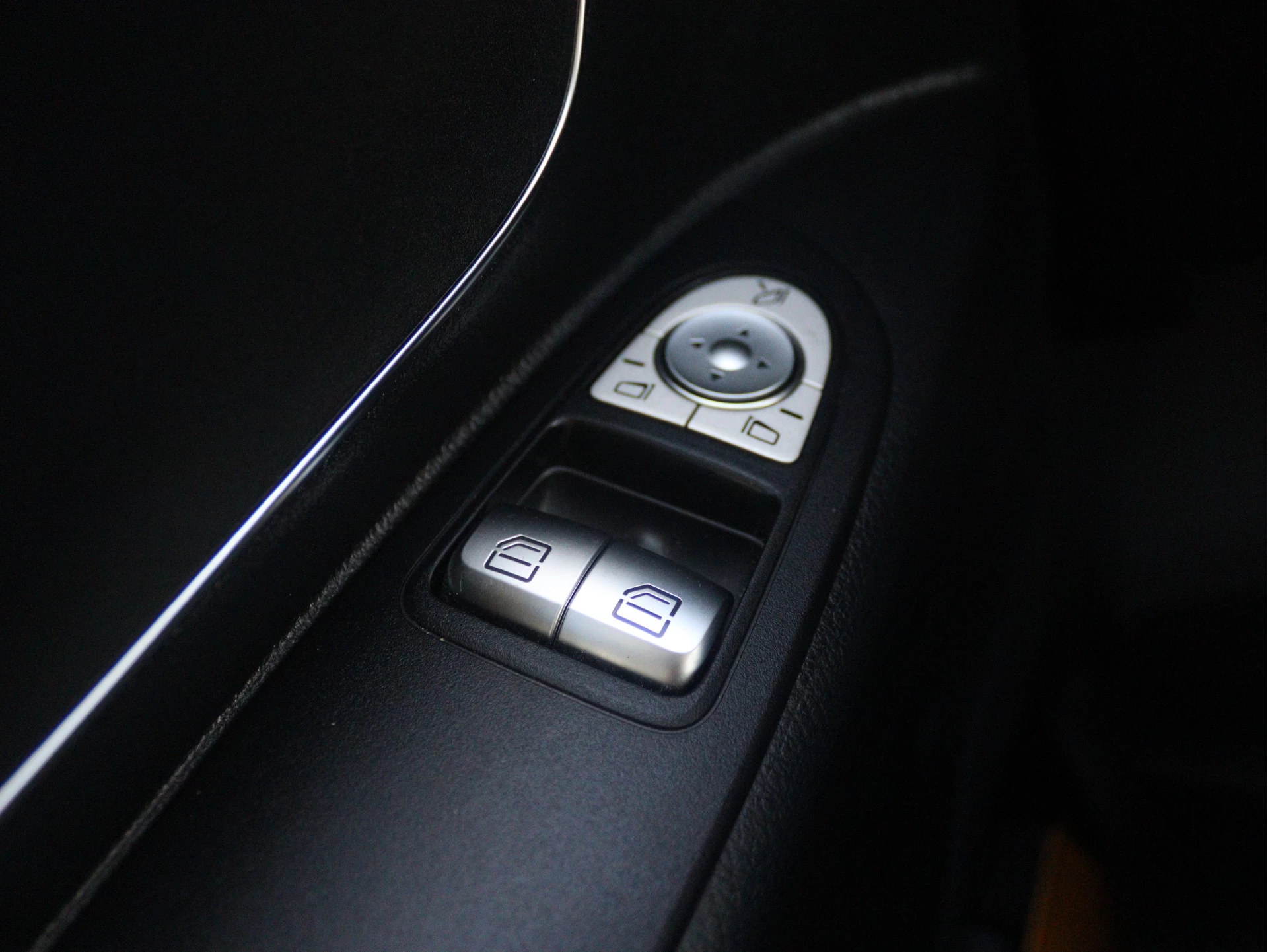 Mercedes-Benz-Vito-image-4