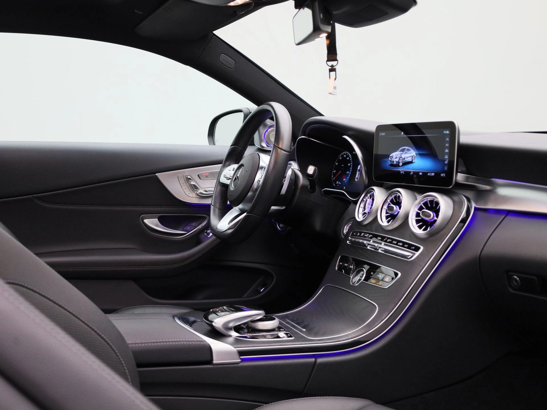 Mercedes-Benz-C-Klasse-image-35
