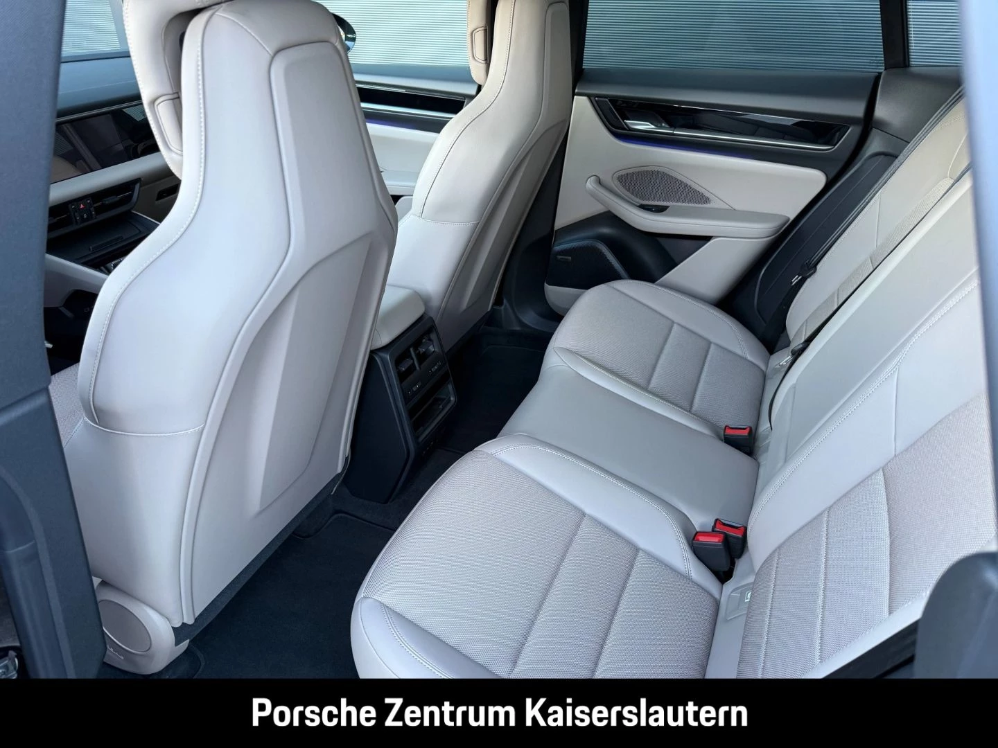 Porsche Macan Hinterachslenkung BOSE Luftfederung 21-Zol -