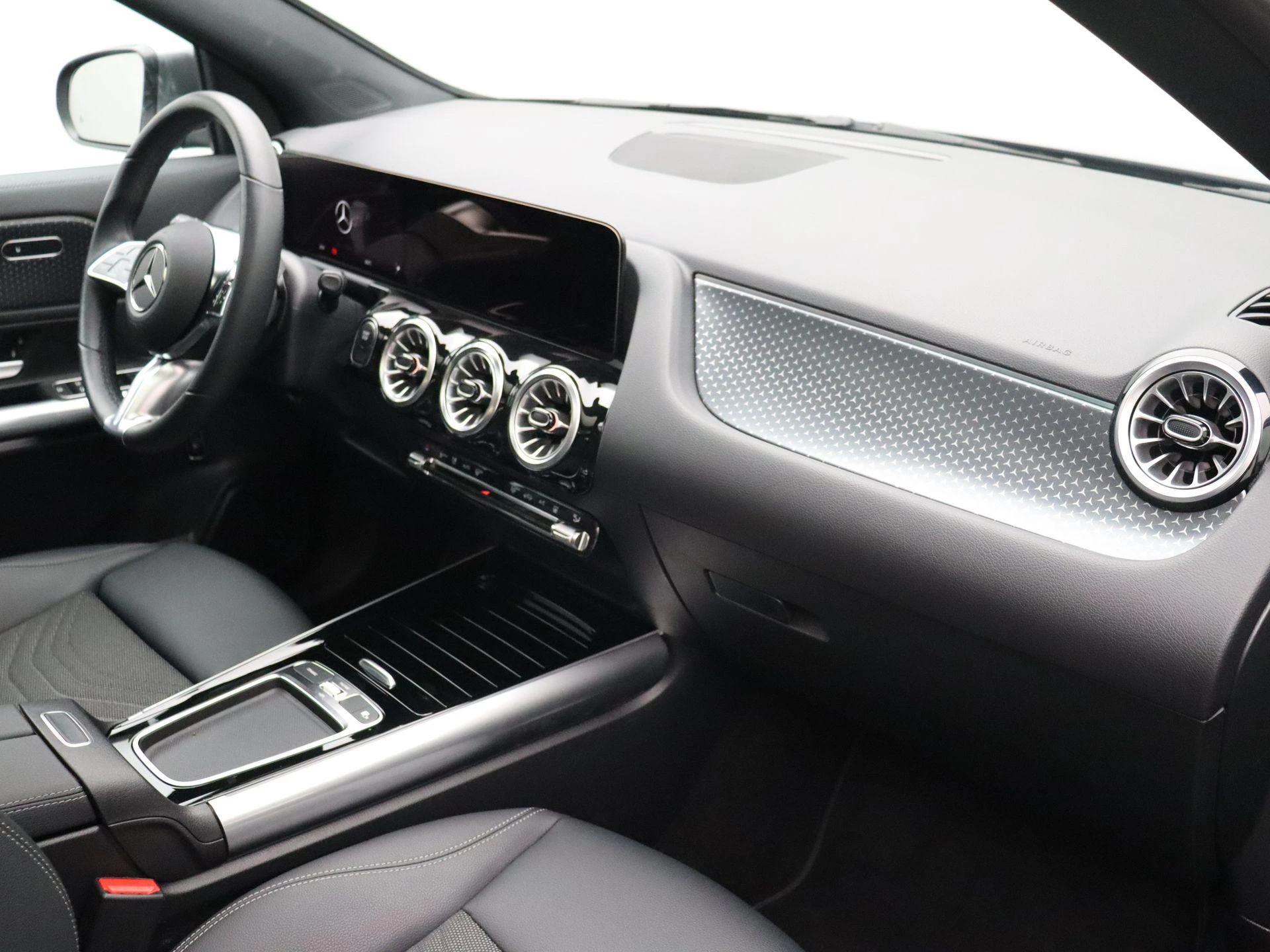 Mercedes-Benz-EQA-image-24