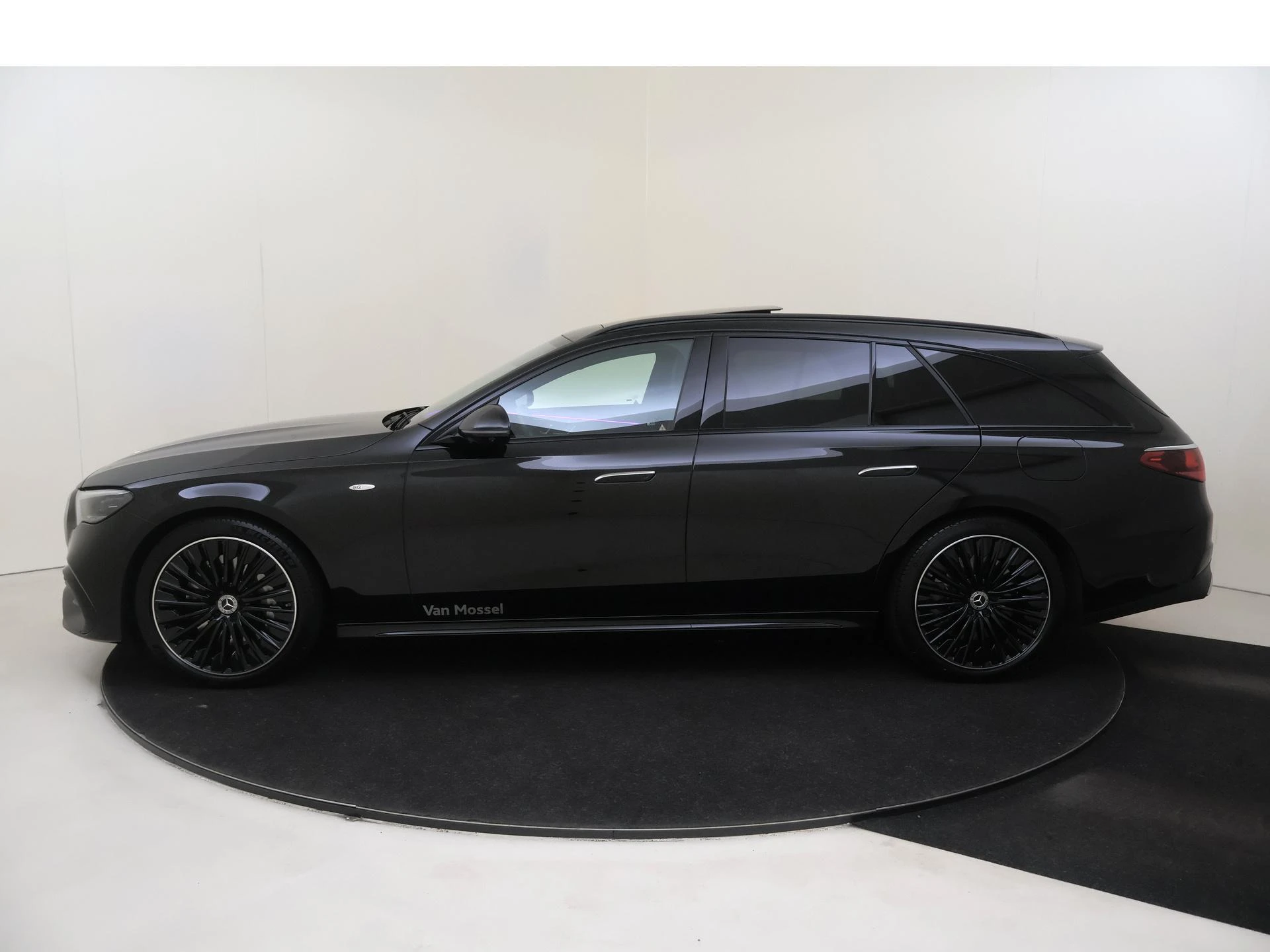 Mercedes-Benz-E-Klasse-image-7