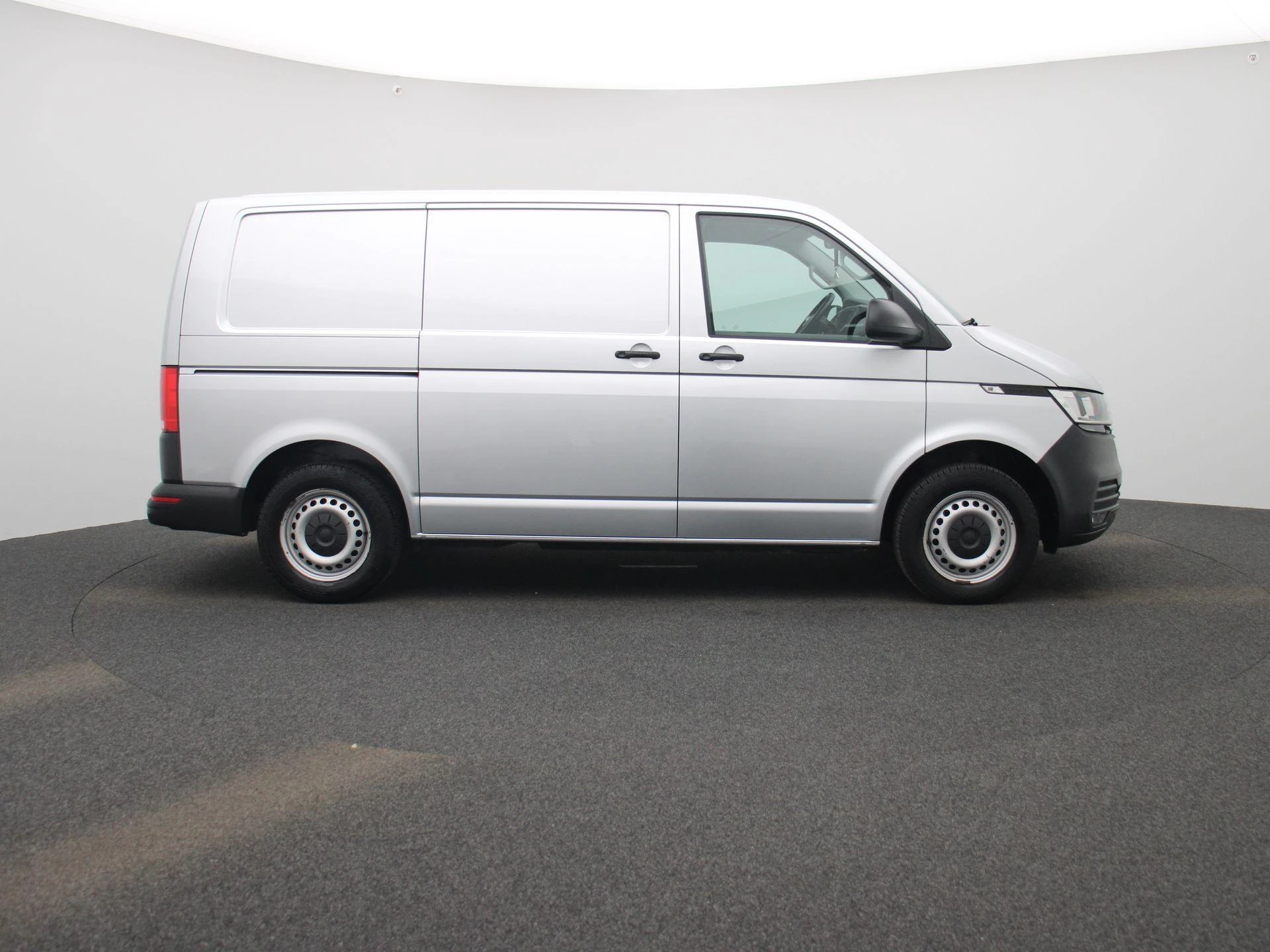 Volkswagen-Transporter-image-5