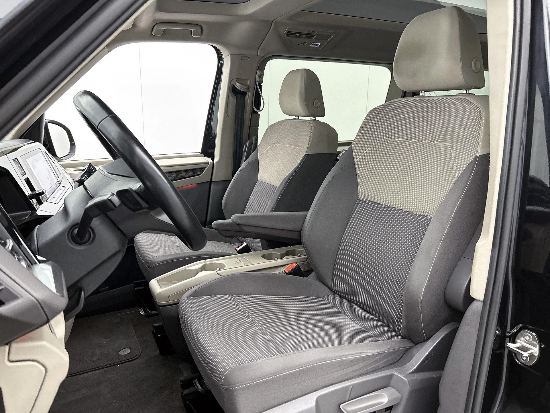 Volkswagen-Multivan-image-41