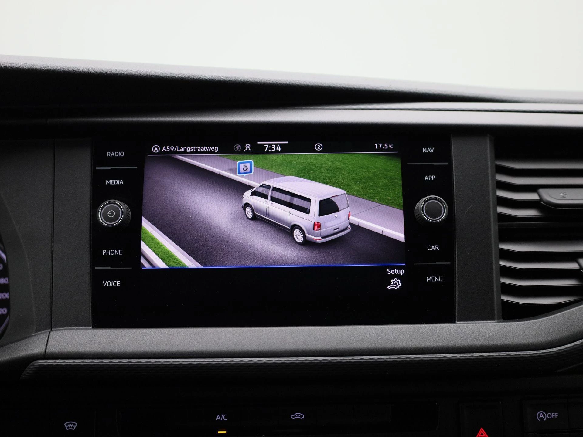 Volkswagen-Transporter-image-30