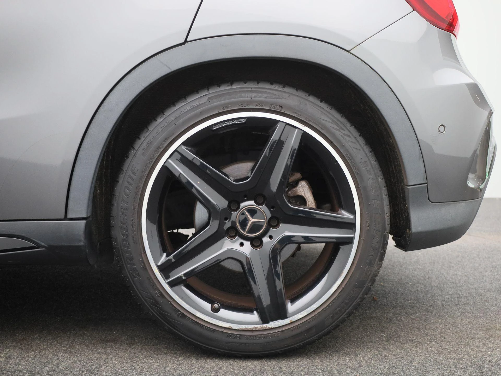 Mercedes-Benz-GLA-image-12