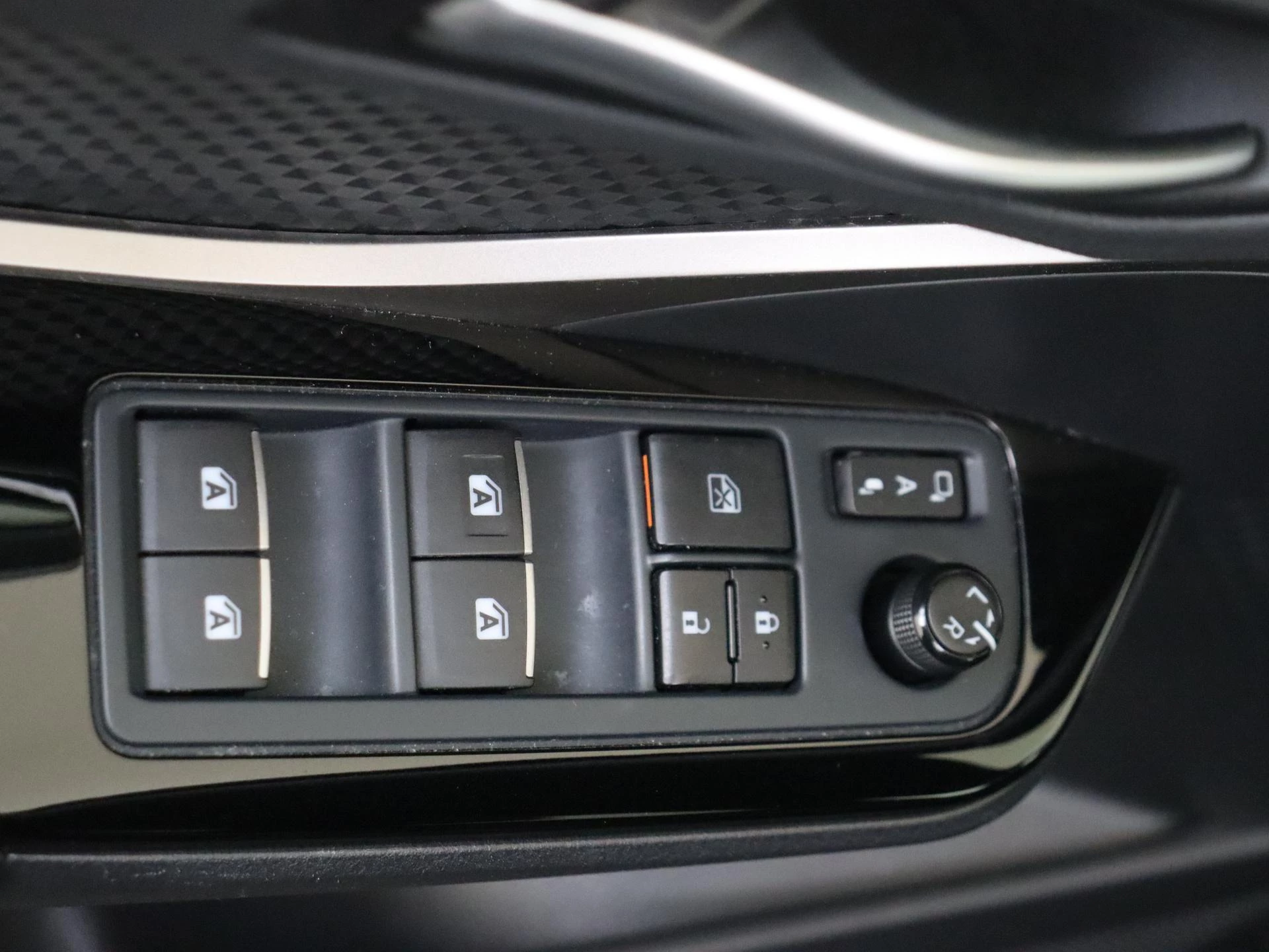 Toyota-C-HR-image-28