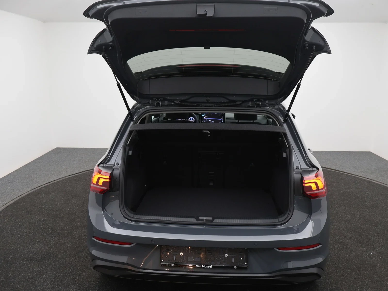 Volkswagen-Golf-image-13