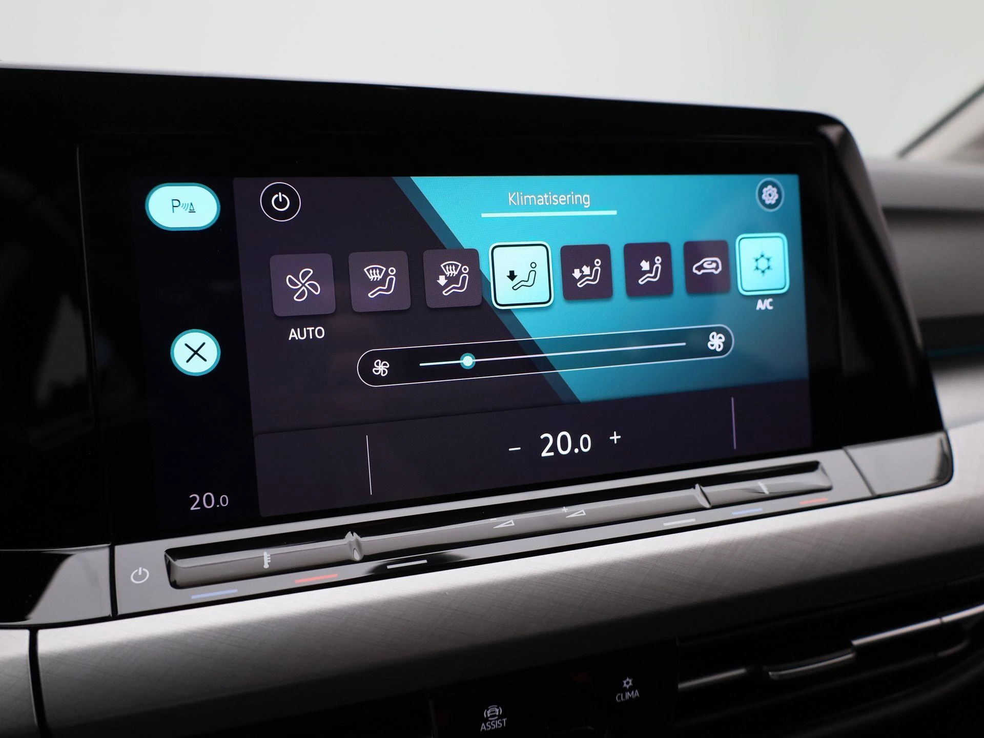 Volkswagen-Golf-image-24