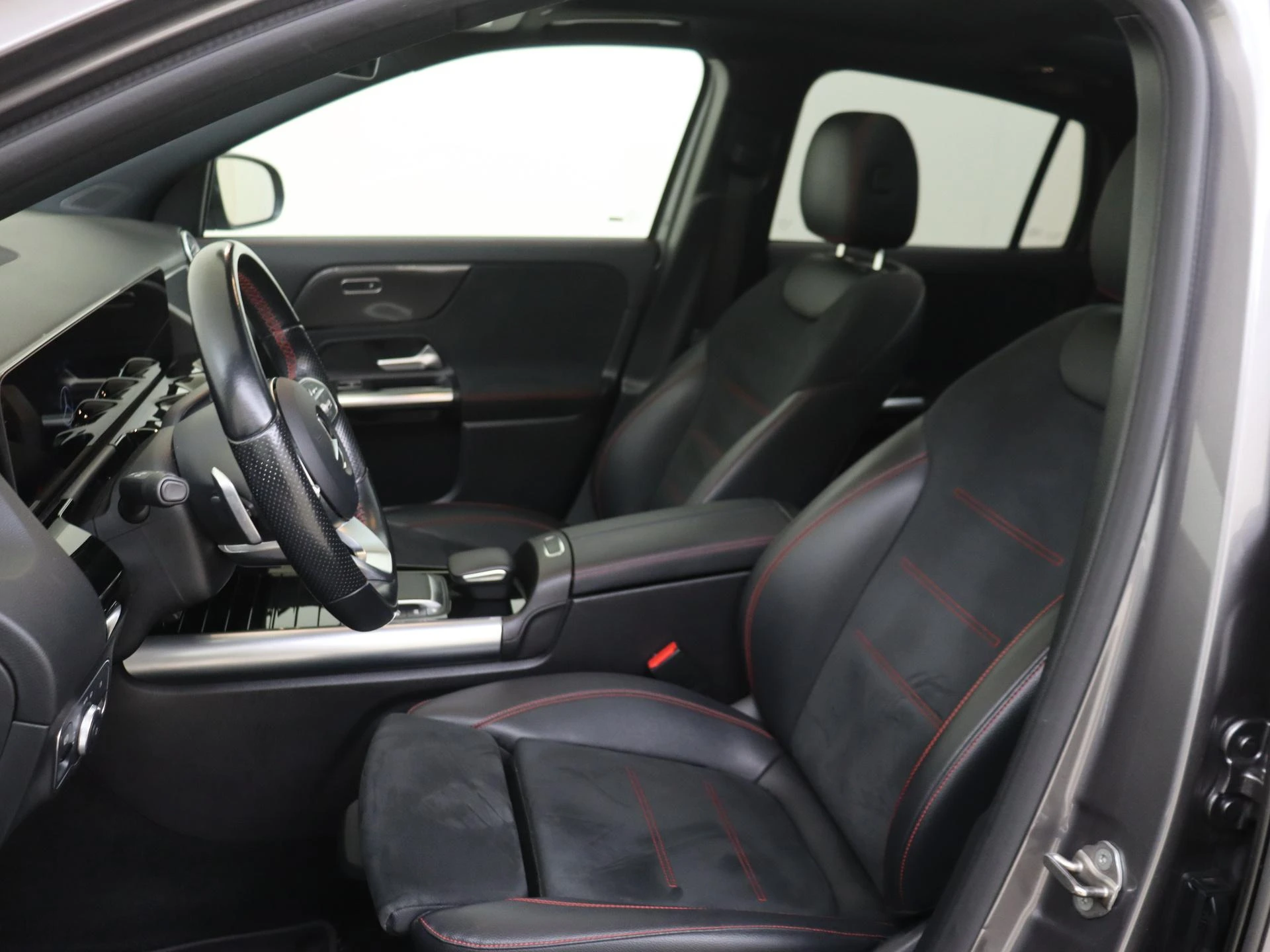 Mercedes-Benz-GLA-image-10