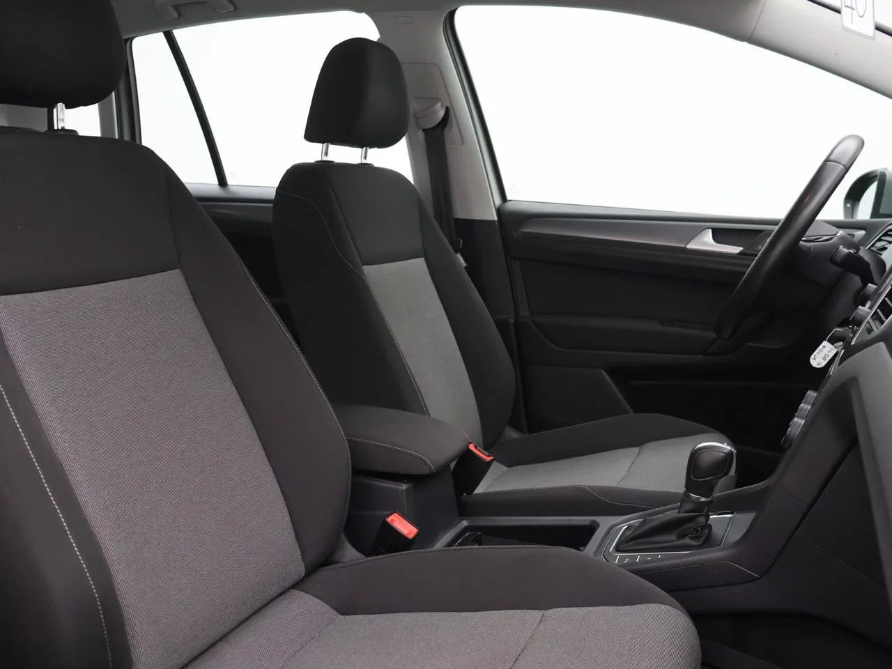 Volkswagen-Golf Sportsvan-image-2
