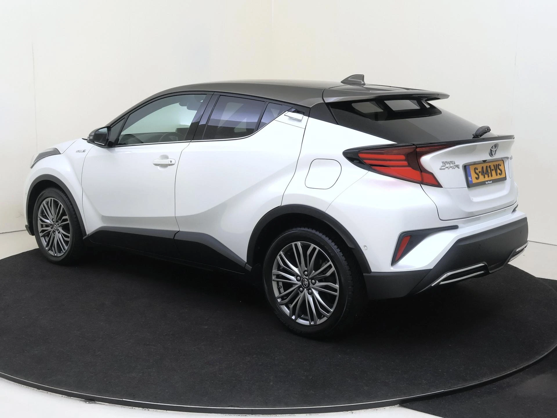 Toyota C-HR 2.0 Hybrid Executive AUTOMAAT