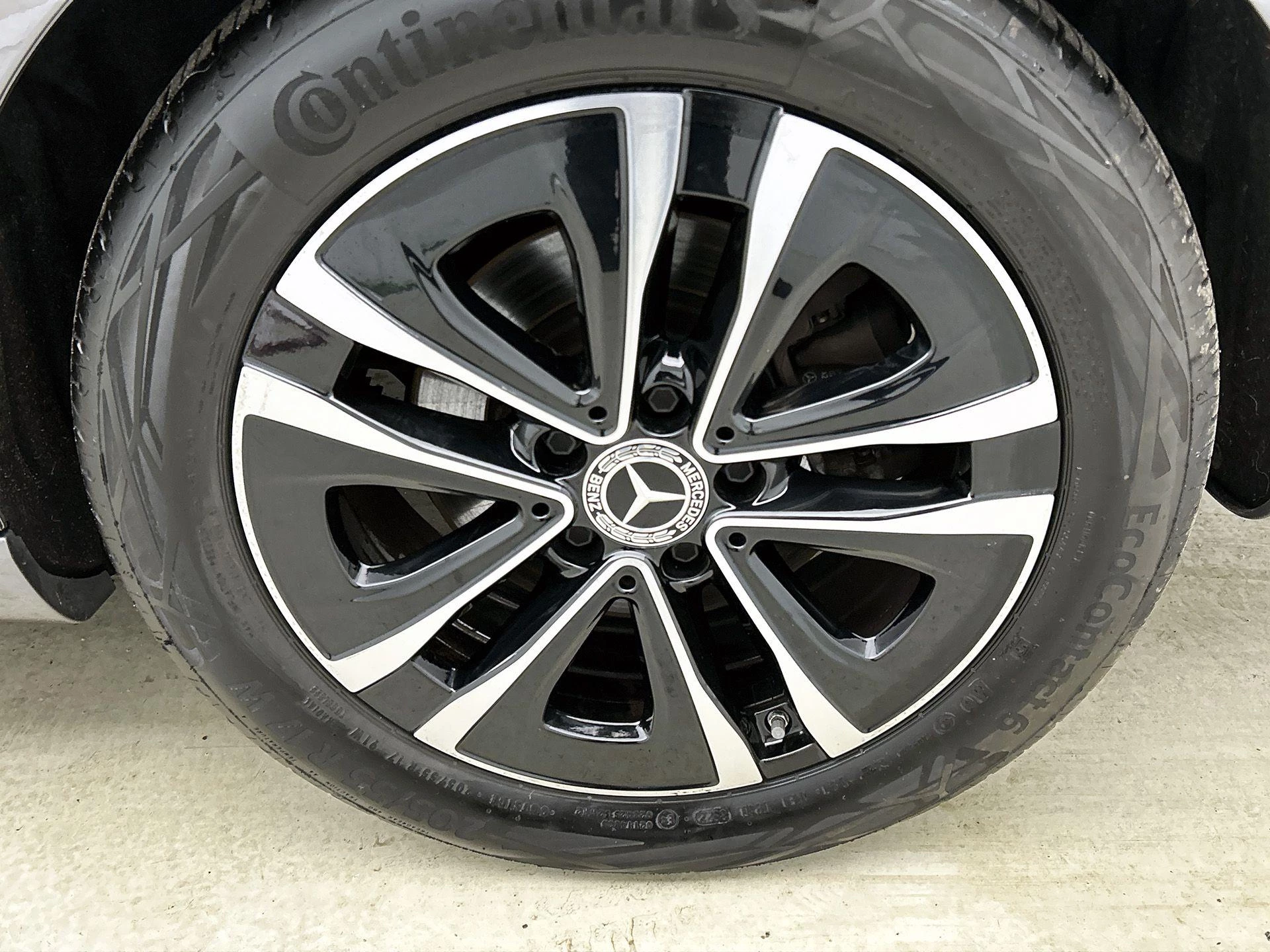 Mercedes-Benz-CLA-image-29