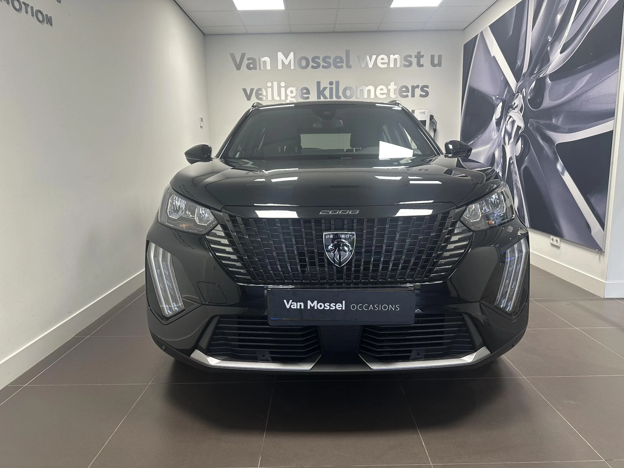 Peugeot-e-2008-image-2