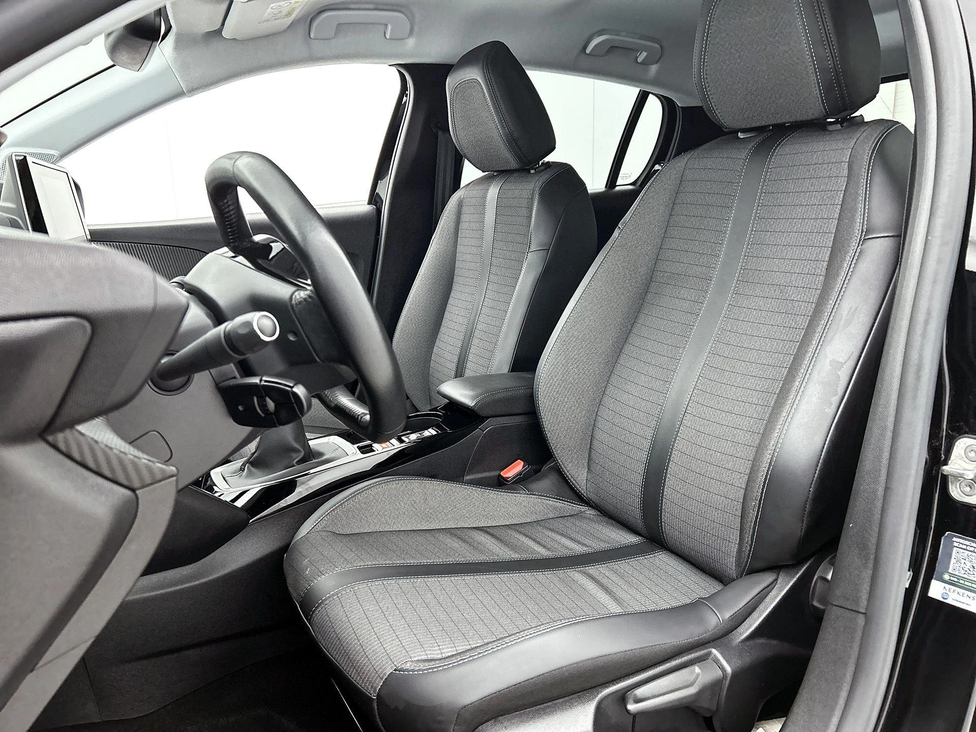 Peugeot-208-image-33