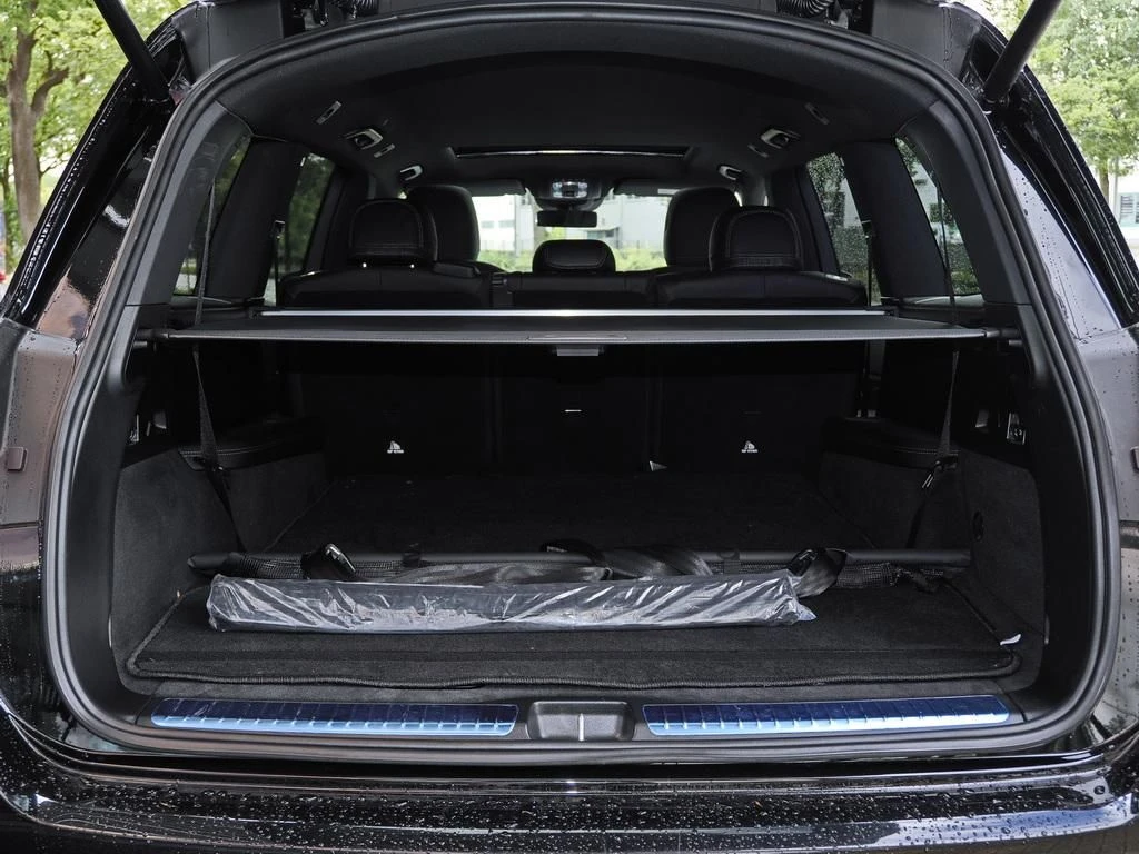 Mercedes-Benz-GLS 450 d-image-16