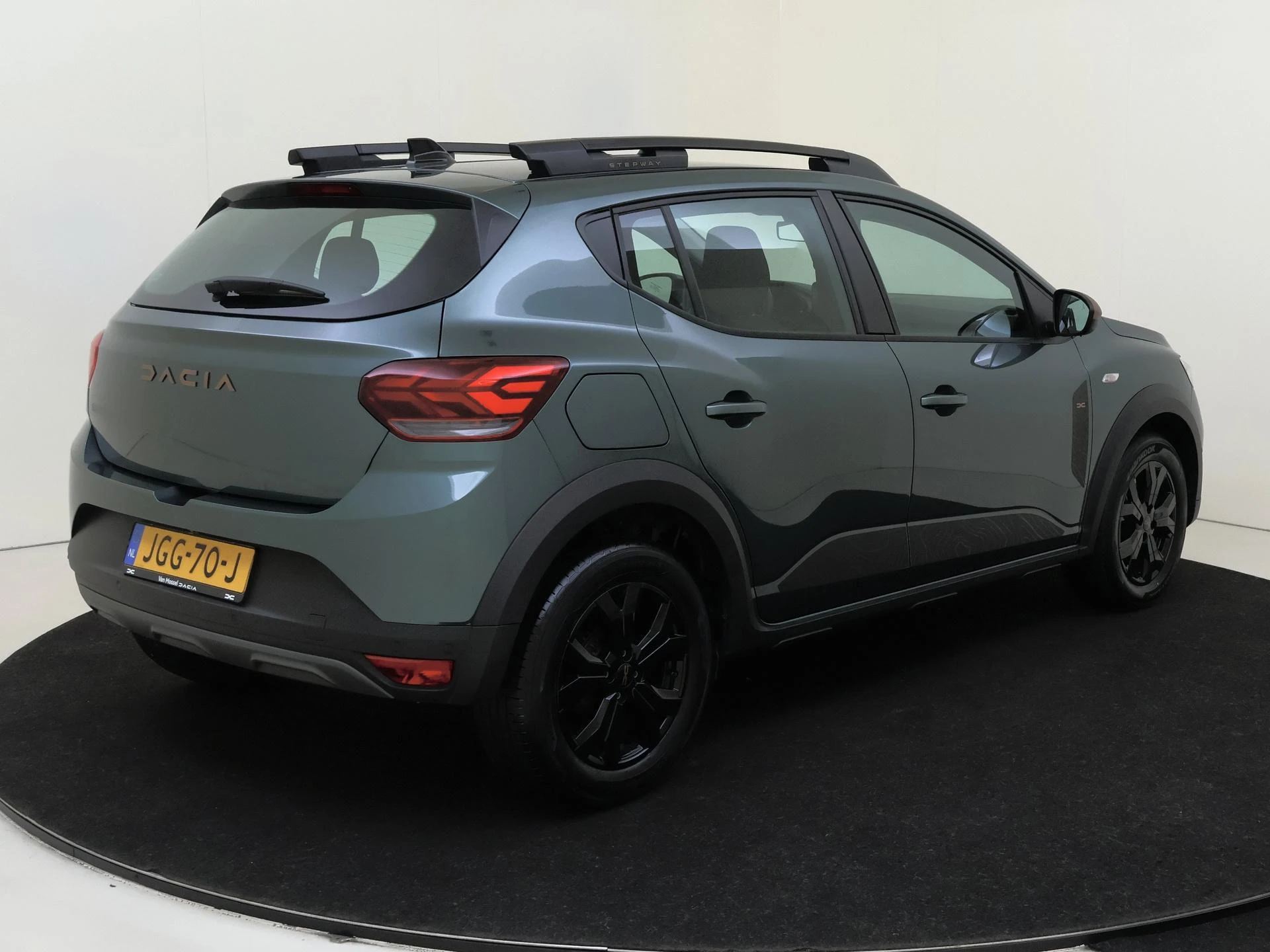 Dacia-Sandero Stepway-image-3